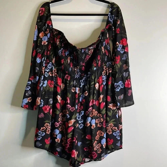 Sonsy Black Floral Off The Shoulder Shorts Romper - Picture 2 of 9